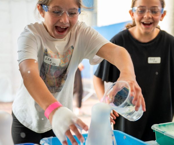 Messy Sceince - OliOli Summer Camps