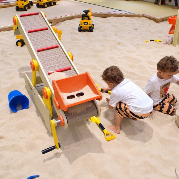OliOli Kids At Work - Giant Sand Pit Wide