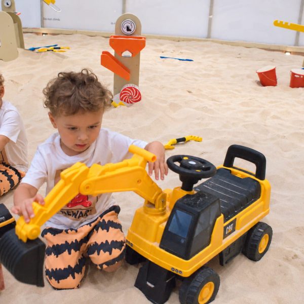 OliOli Kids At Work - Sand Pit Crane
