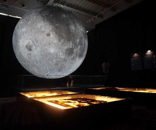 OliOli Museum Of The Moon - Sand Tables